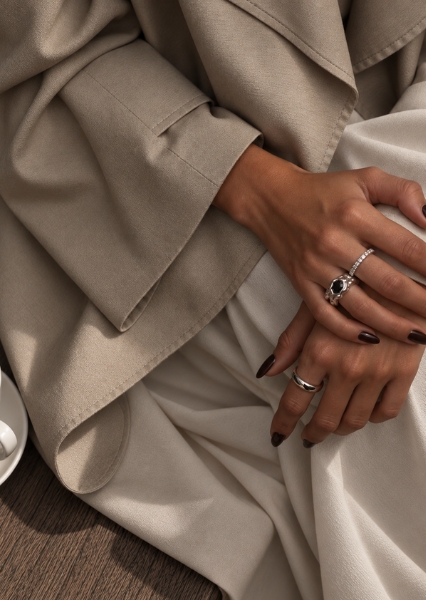 Ring Solenne Black – Sølvbelagt